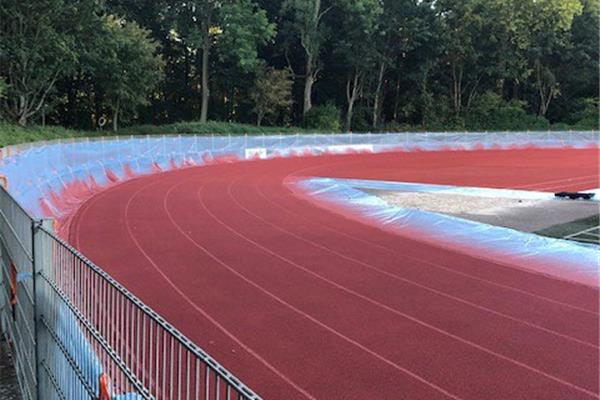 Renovatie kunststof atletiekpiste in PU - Sportinfrabouw NV